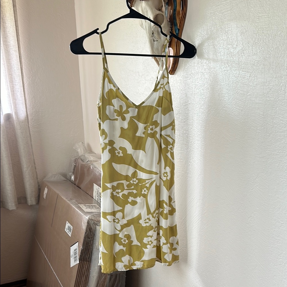 Billabong- Floral Yellow and White Dress